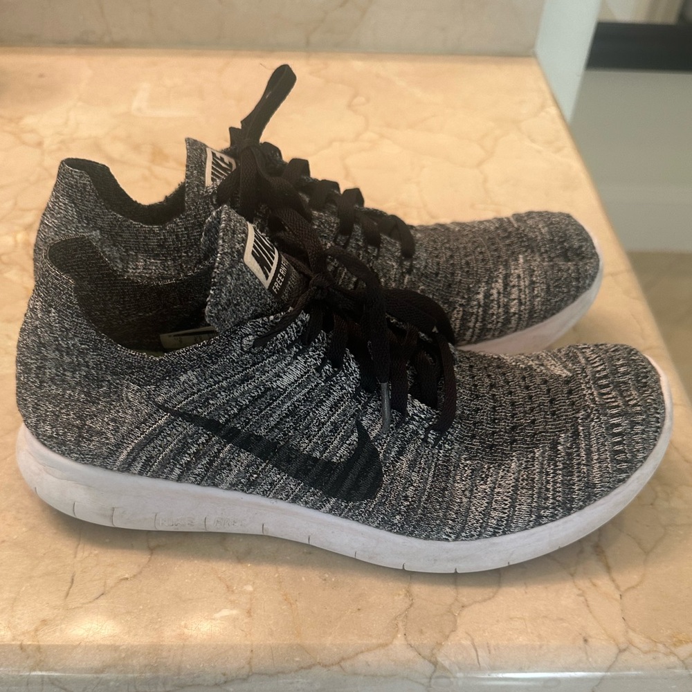 Nike Free Run Fly Knit Tennis shoes